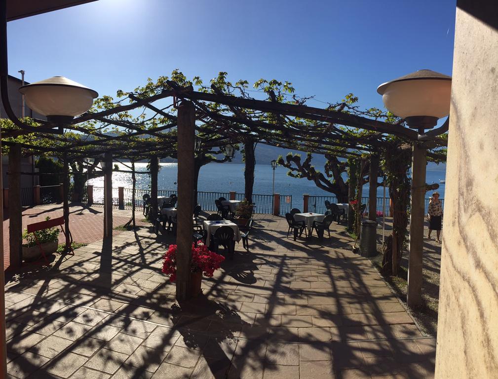 Albergo Riva Reno Di Leggiuno Exterior foto