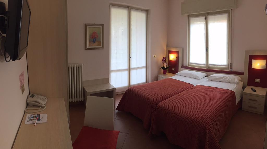 Albergo Riva Reno Di Leggiuno Exterior foto