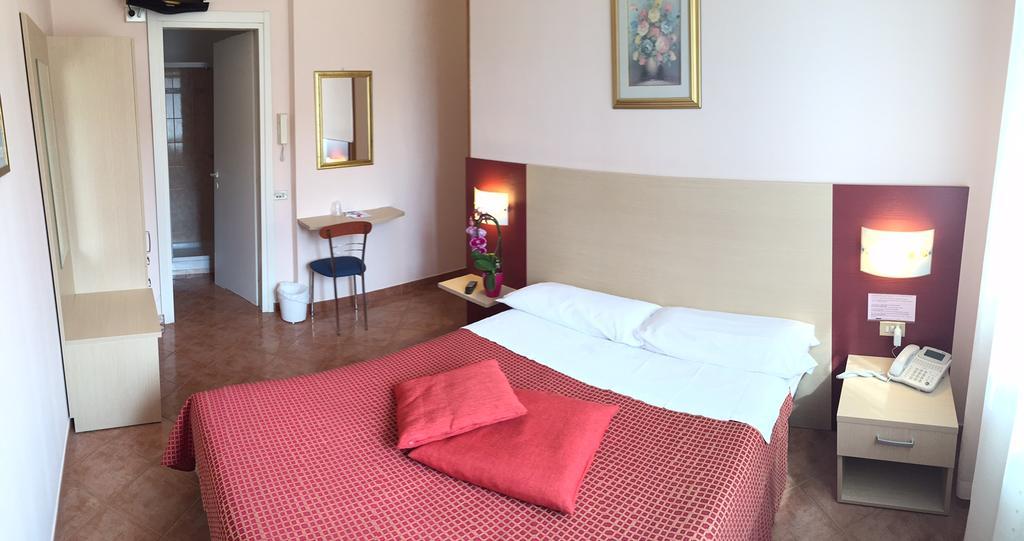 Albergo Riva Reno Di Leggiuno Exterior foto