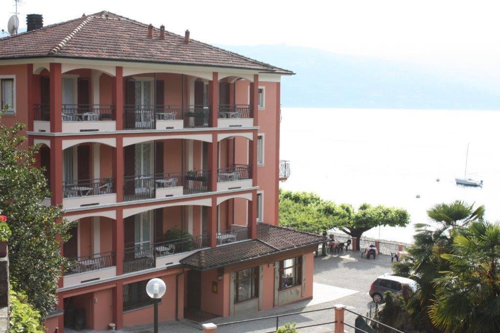 Albergo Riva Reno Di Leggiuno Zimmer foto